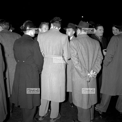 Paris, 24-01, Manifestation aux Champs Elyses, Communistes contre Eisenhower, Mrs Lonard et Maurice